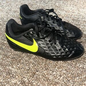 Youth Nike Tiempo Soccer Cleats size 3.5 black and bright green like new